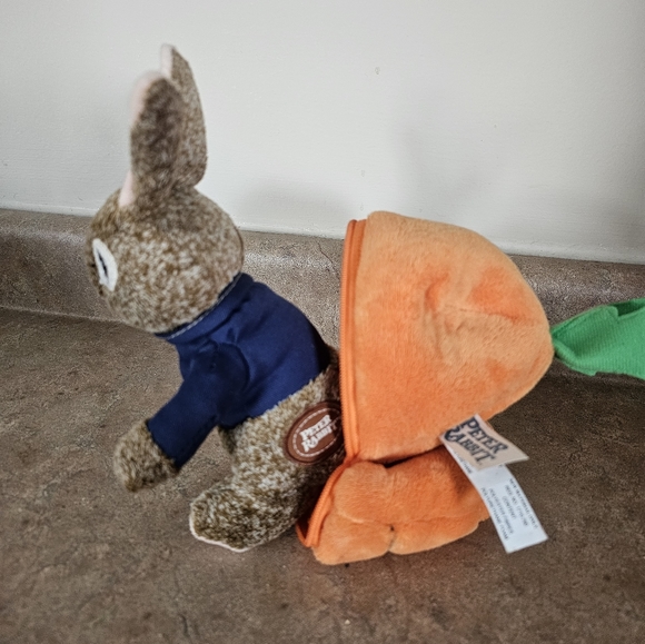 Peter Rabbit 8" Dan Dee Stuffed Plush Carrot Zip Up 2022 - Picture 3 of 8